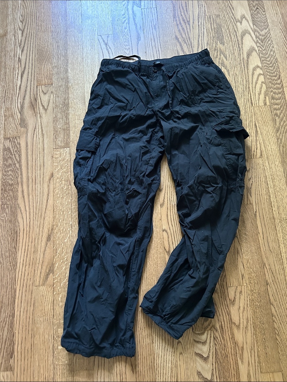 AE Low-Rise Baggy Cargo Parachute Pant - Picture 8 of 9